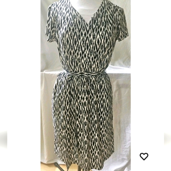 Banana Republic Black & White Ikat Pullover Wrap Dress W Tie Wmn's M Flattering - Picture 2 of 7